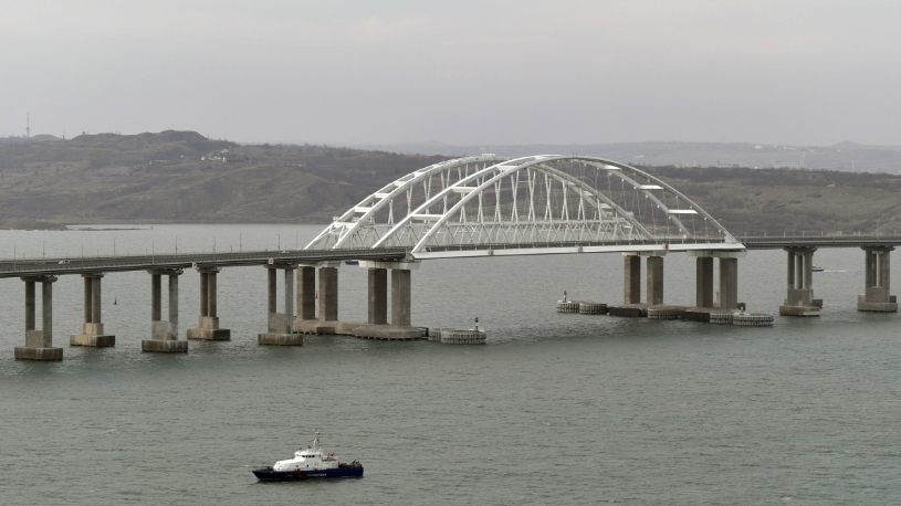 По Крымскому мосту вновь запущено движение автомобилей после ремонта