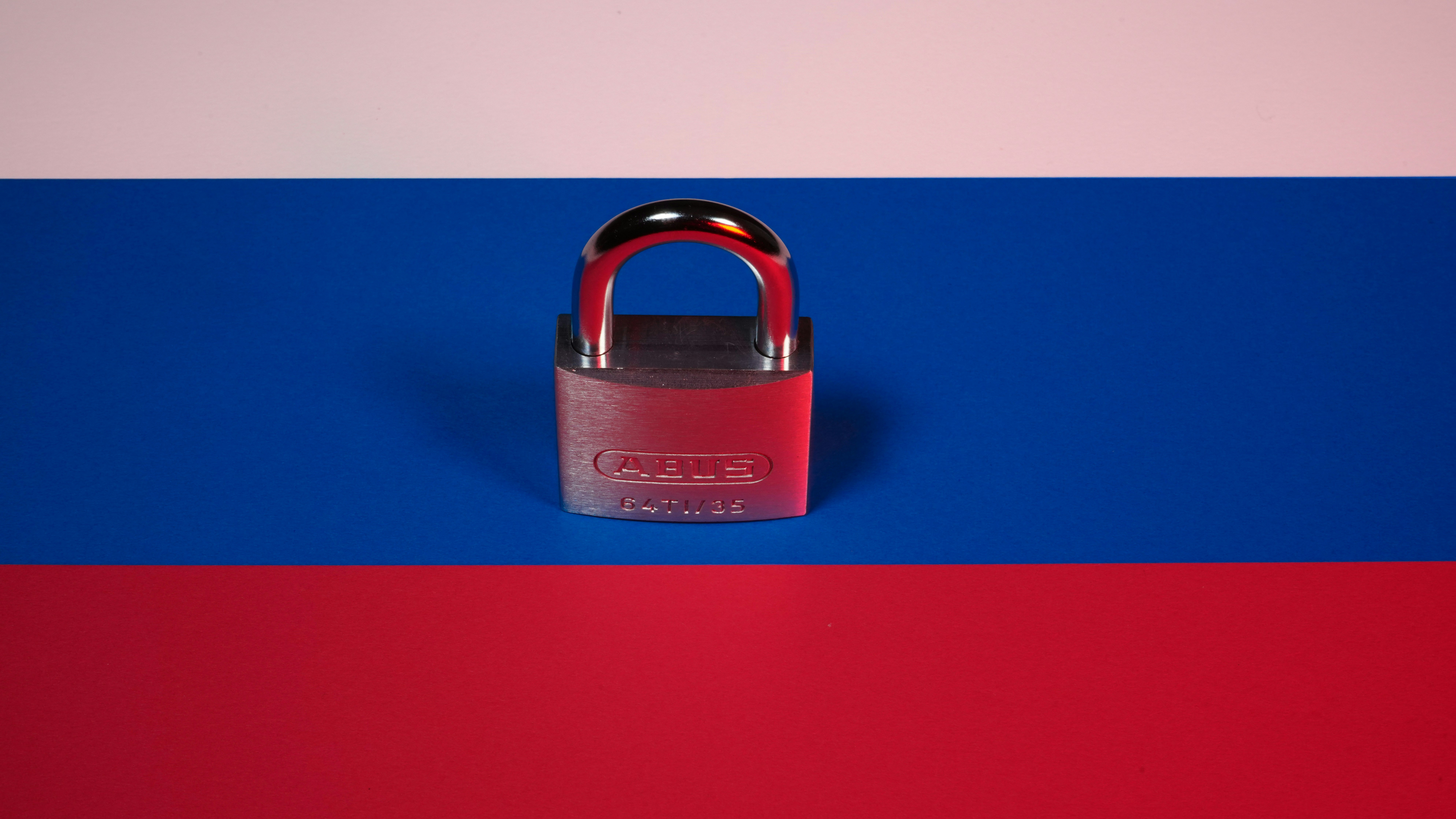 Роскомнадзор опроверг слухи о разблокировке YouTube и Instagram*
