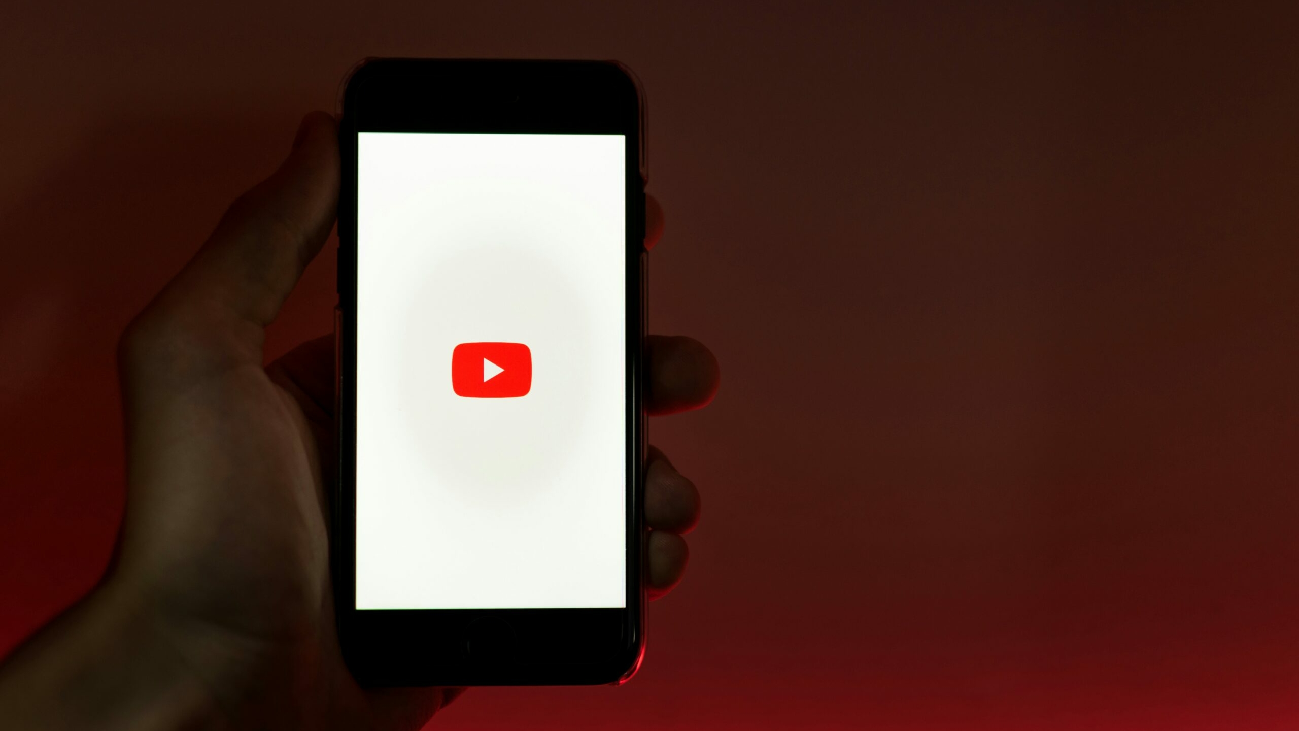 Старые iPhone остались без YouTube