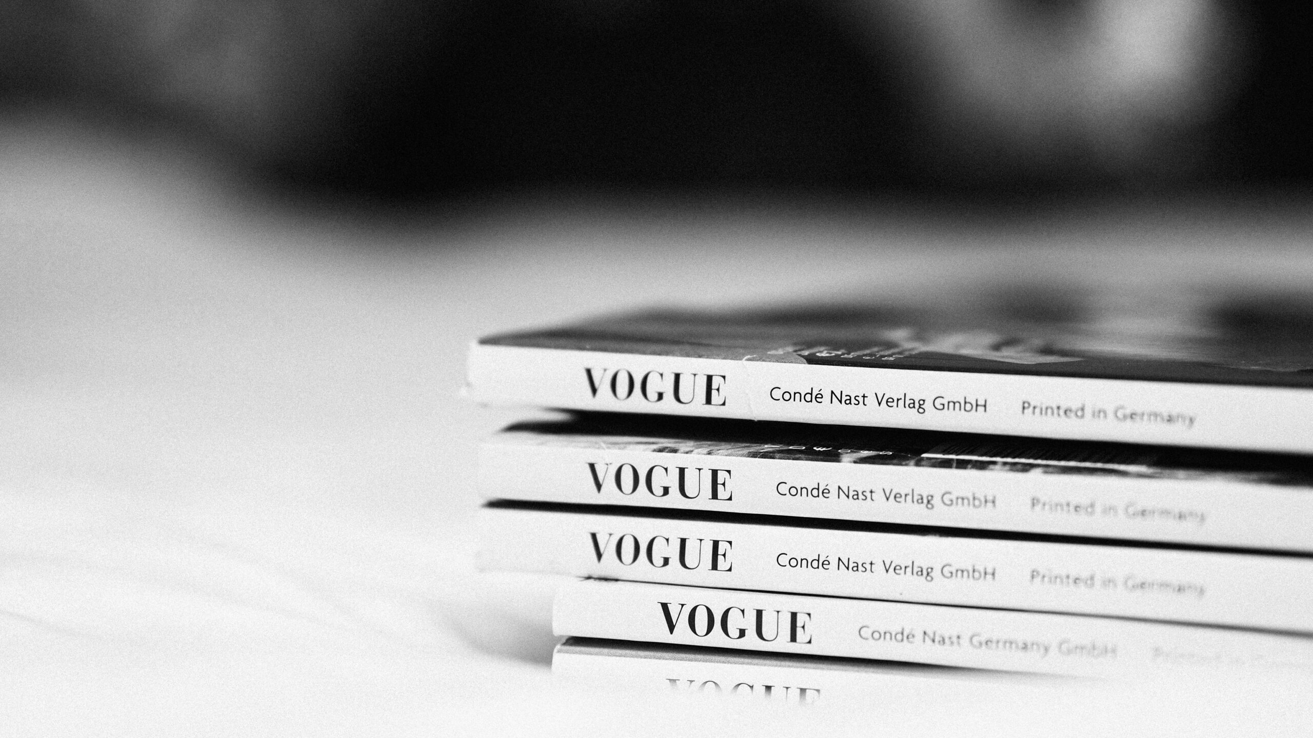 Guess применил искусственный интеллект для создания модели в рекламе Vogue