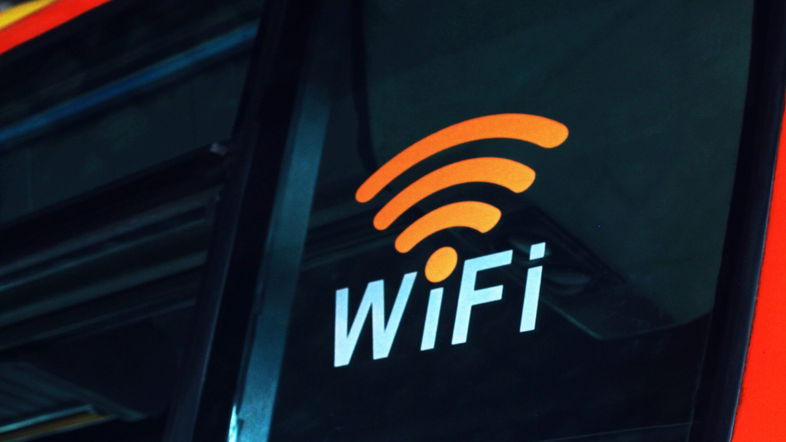 Люди массово перешли на Wi-Fi из-за перебоев мобильного интернета