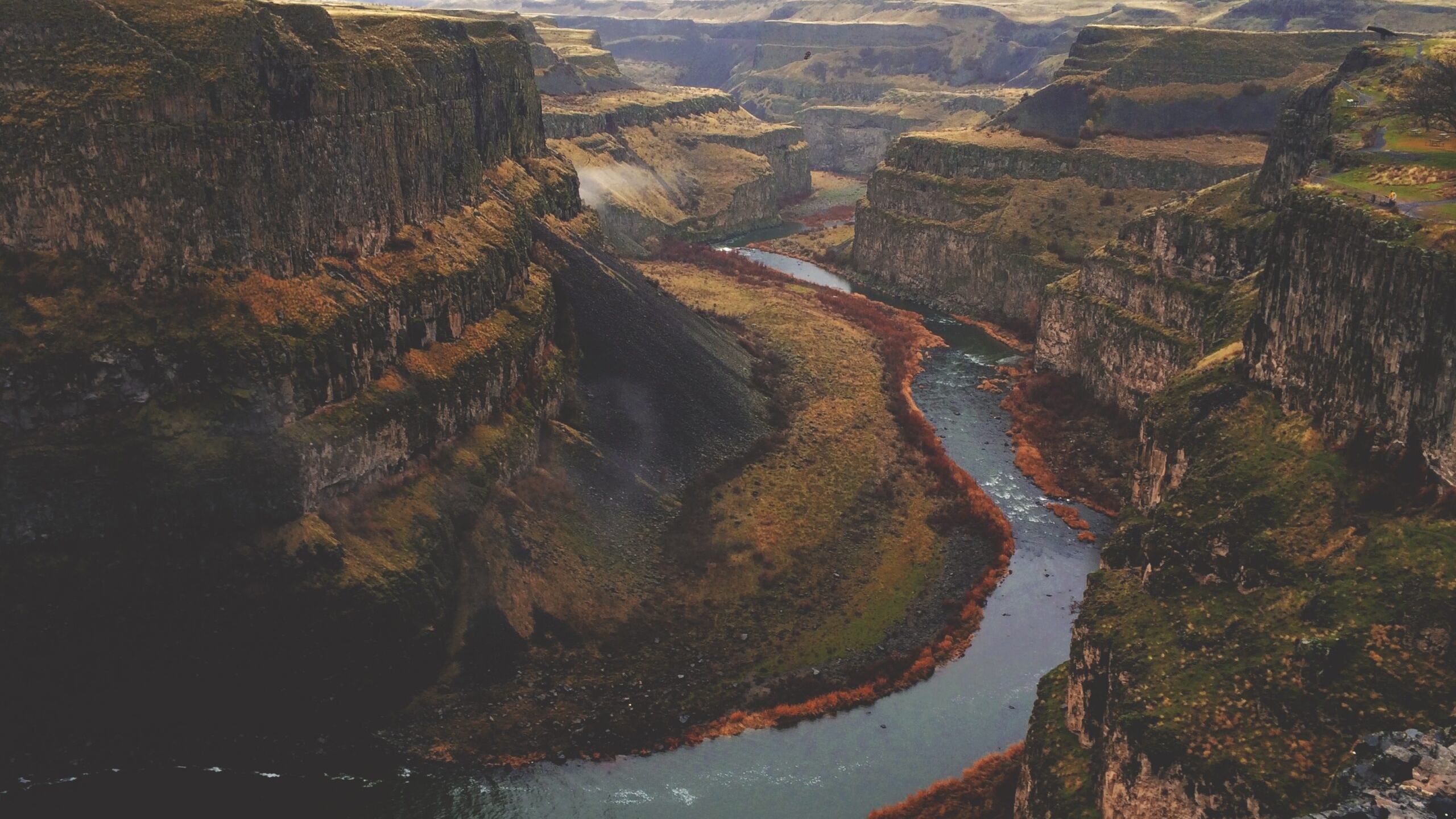 Геологи нашли объяснение, почему приток Колорадо течет вверх